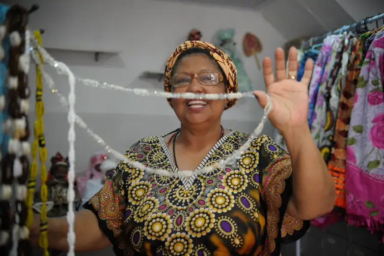 Rio de Janeiro - Mãe Nilse de Iansã no terreiro Ilê Omolu Oxum, em São João de Mereti