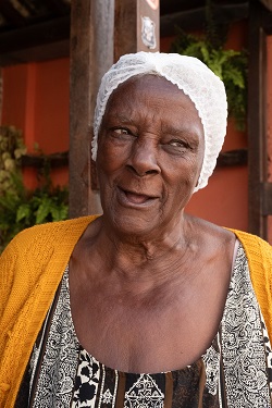 Dona Ana Zélia, a rainha do Congo, é a matriarca da família que comanda o restaurante Panelinha -Foto: Tamás Bodolay