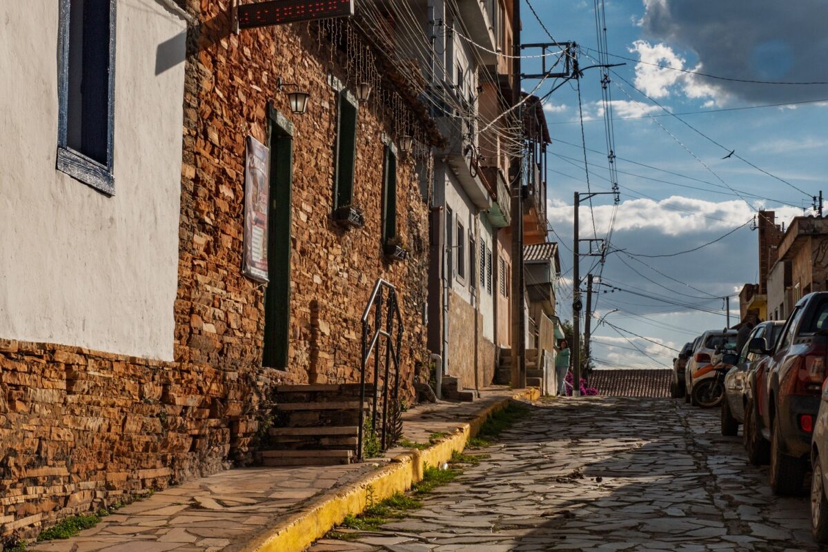 As ladeiras de São Thomé das Letras: Reconhecida como patrimônio da cidade, Festa da Rua de Baixo tem o apoio da Prefeitura Municipal de São Thomé das Letras -Foto: Tamás Bodolay