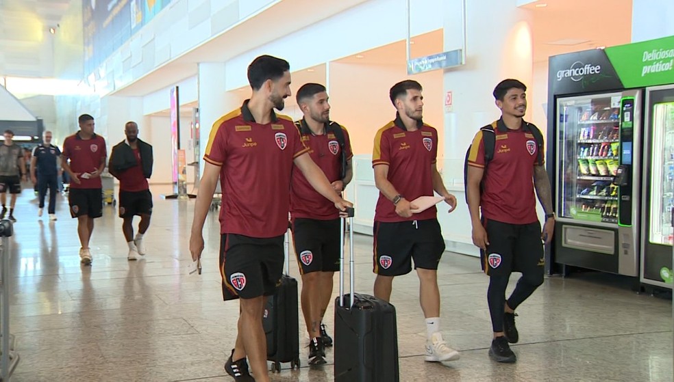 Elenco do Primavera viaja para a estreia na Copa do Brasil — Foto: Reprodução EPTV
